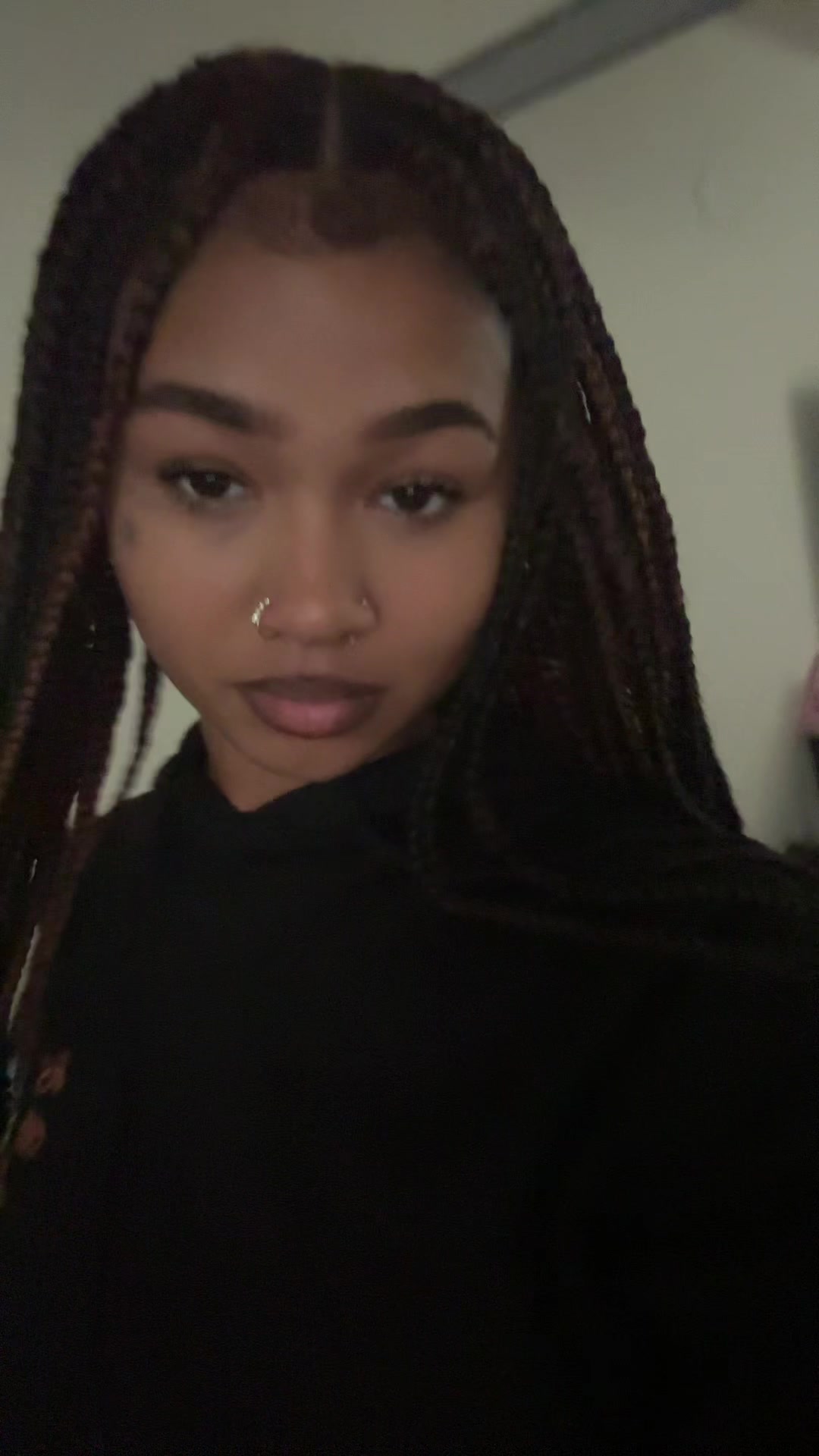 @<33