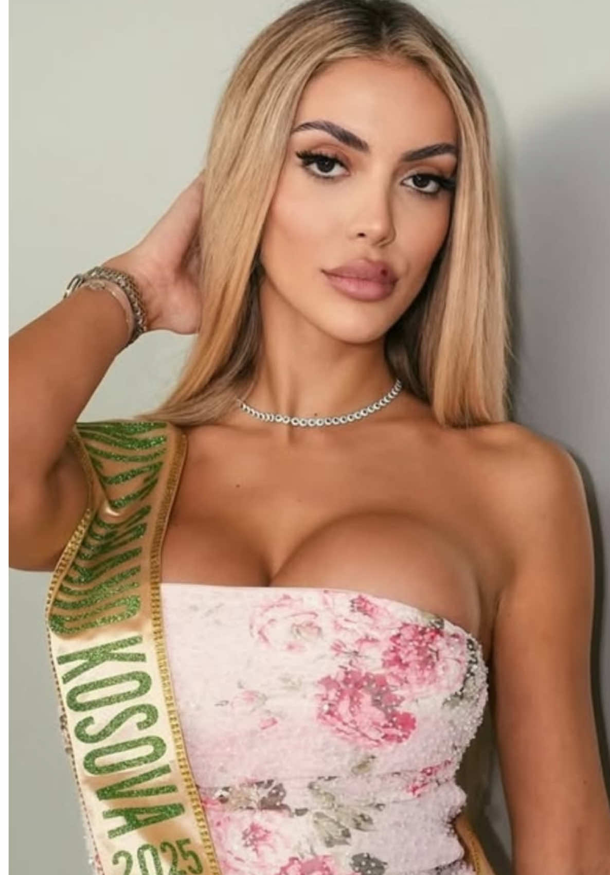 @multiverseofqueens