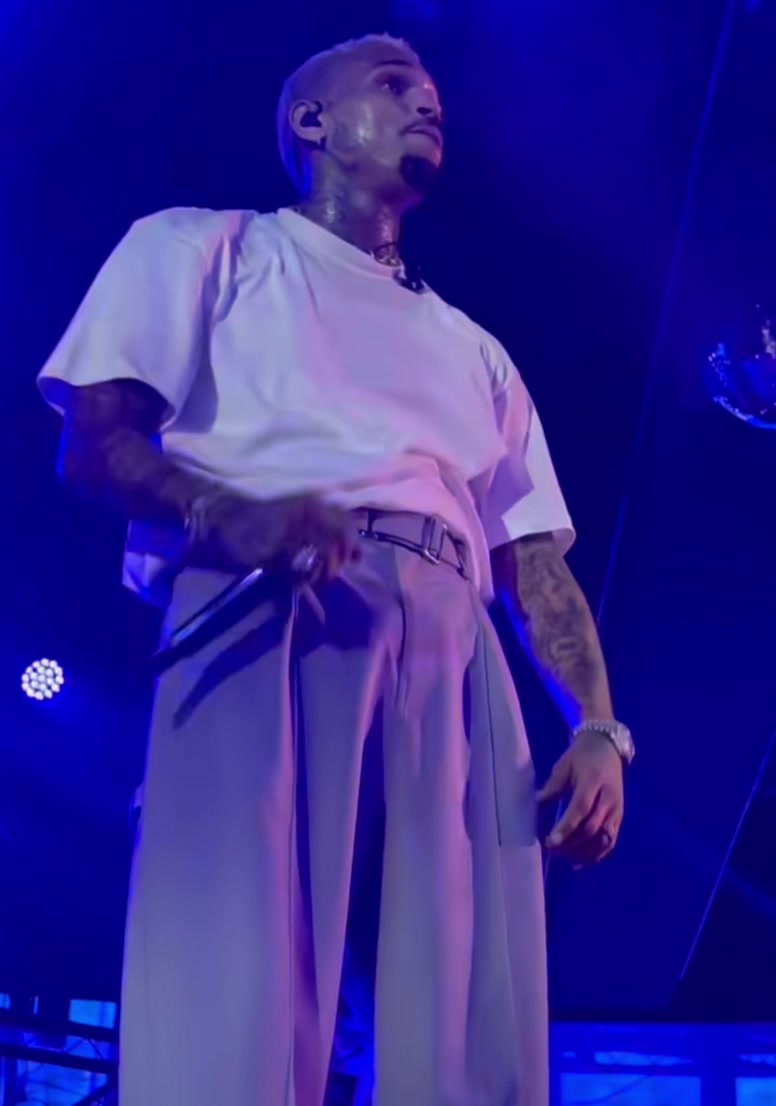 @Cbreezy_fanpage