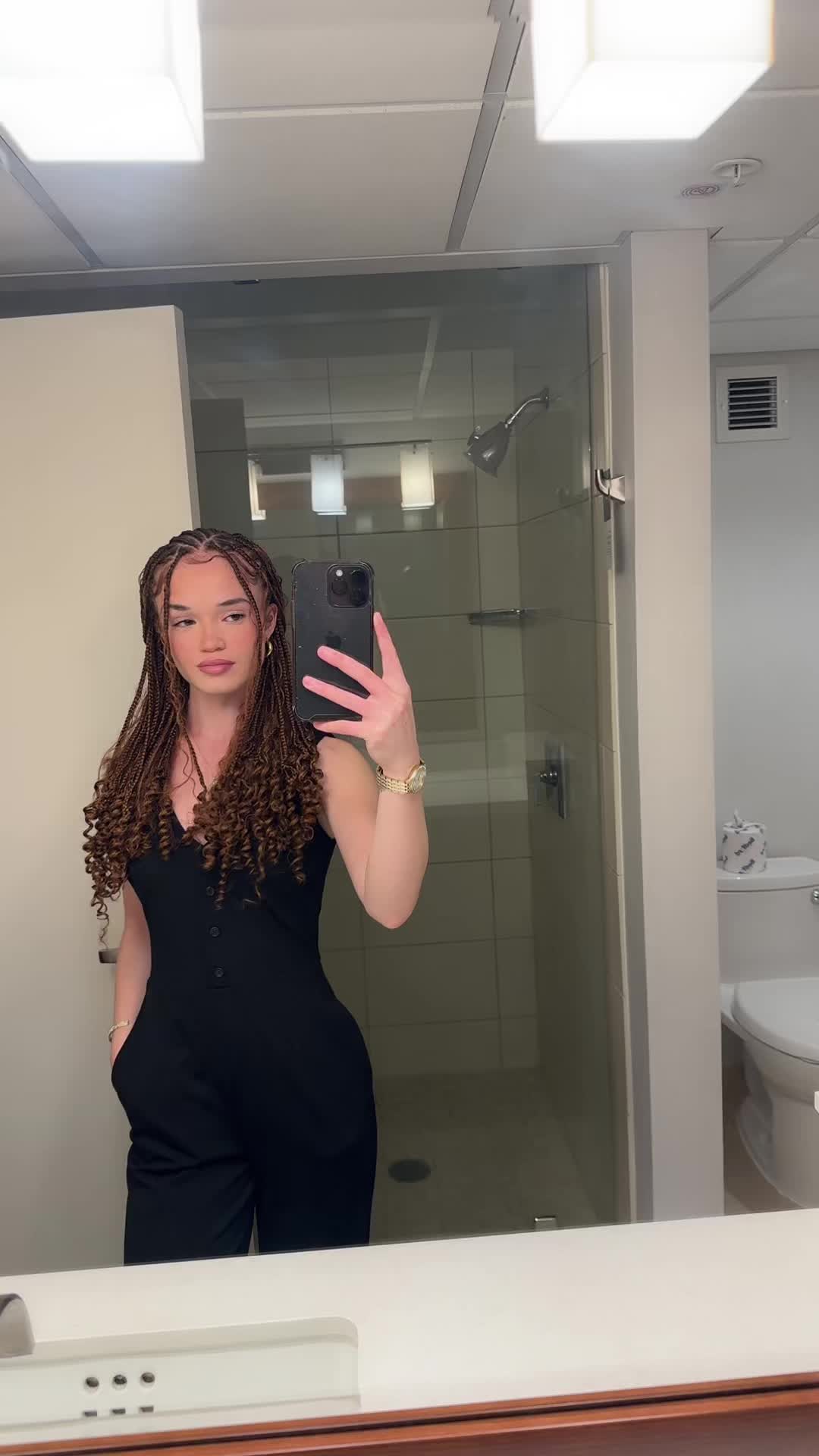 @Jazmynelevesque