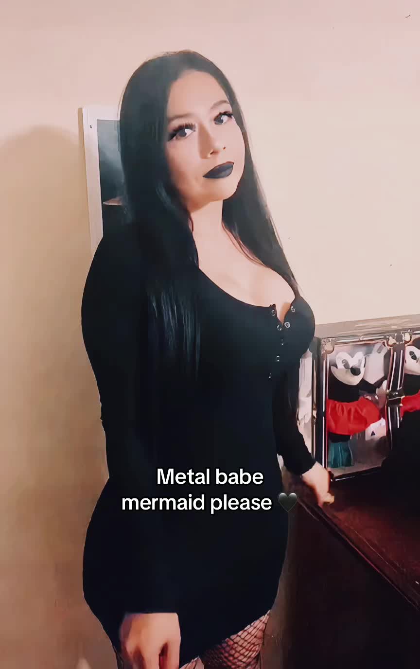 @JustaGothMama 🖤🦇