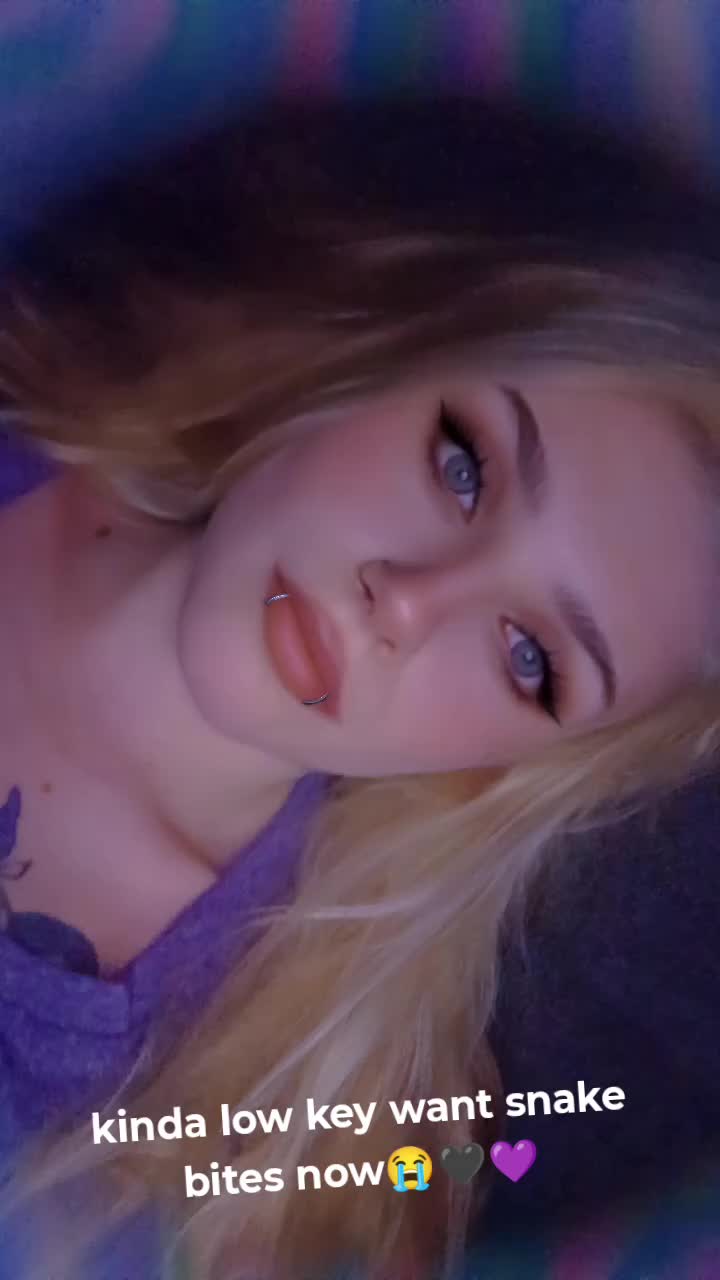 @Tay💜🖤