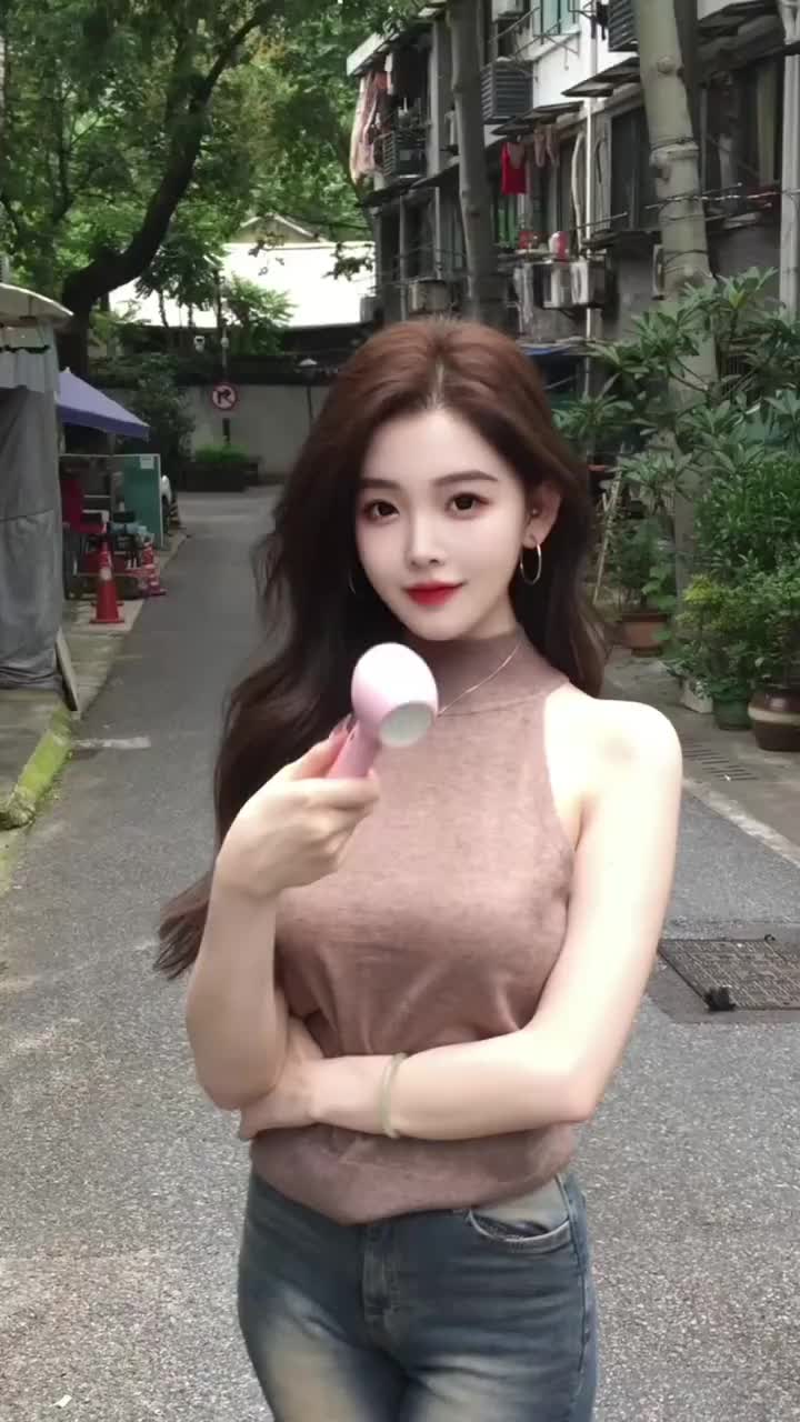 @Bella