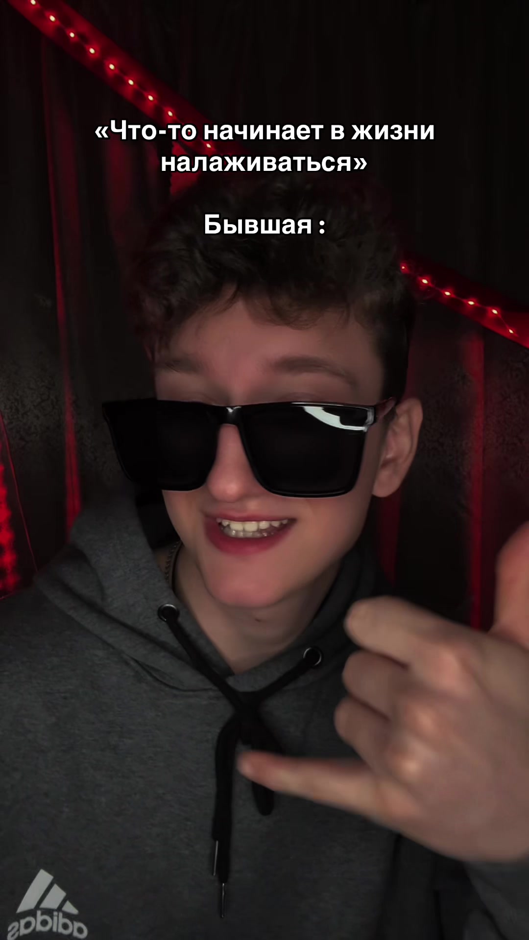 @Денчик Степ🍫 / Чел снизу👇
