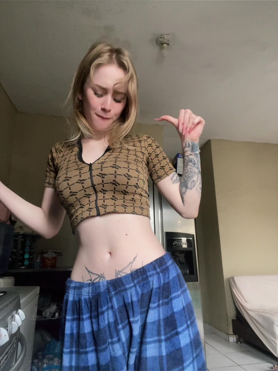 @anacruser_