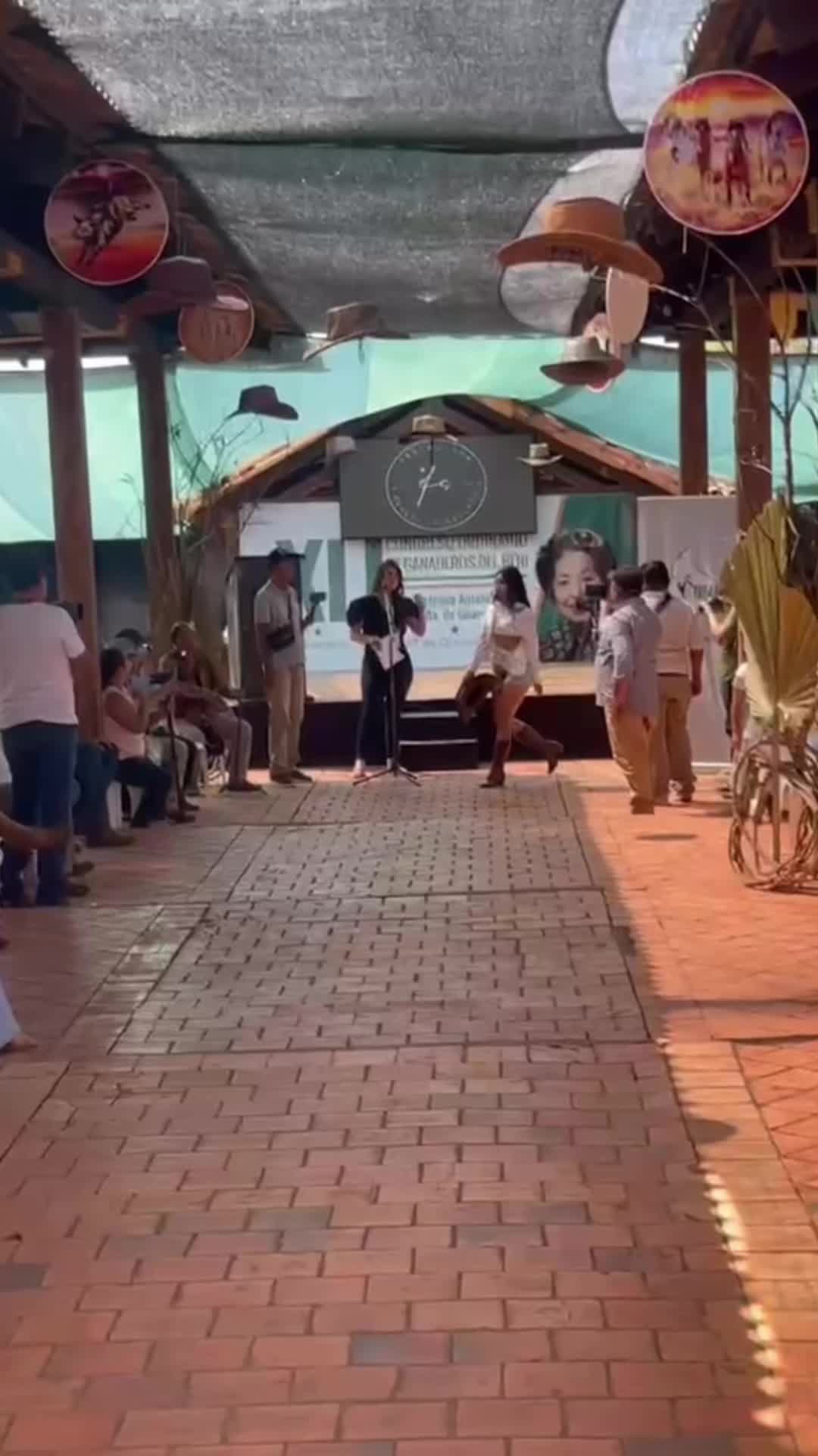 @Romina Cu&eacute;llar Su&aacute;re