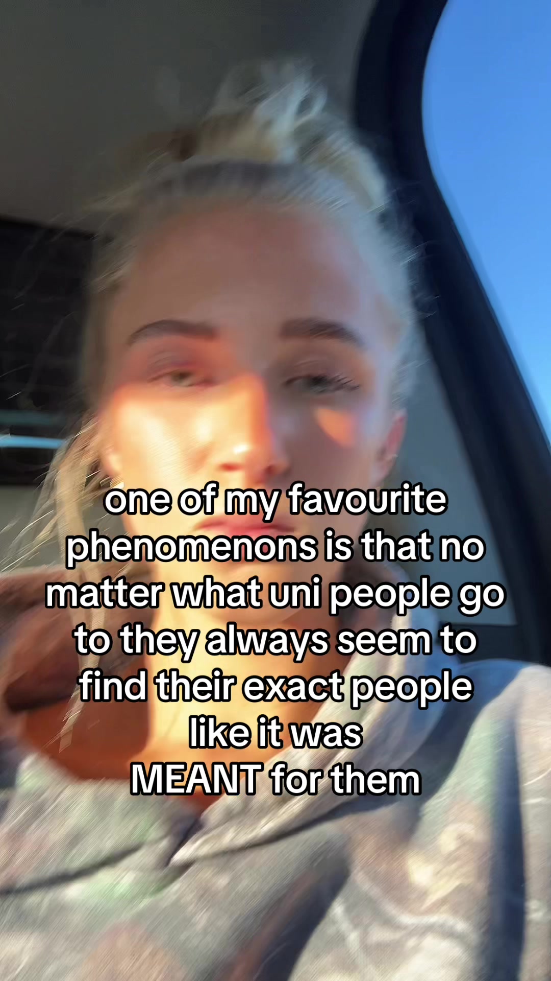 @theelliebarker