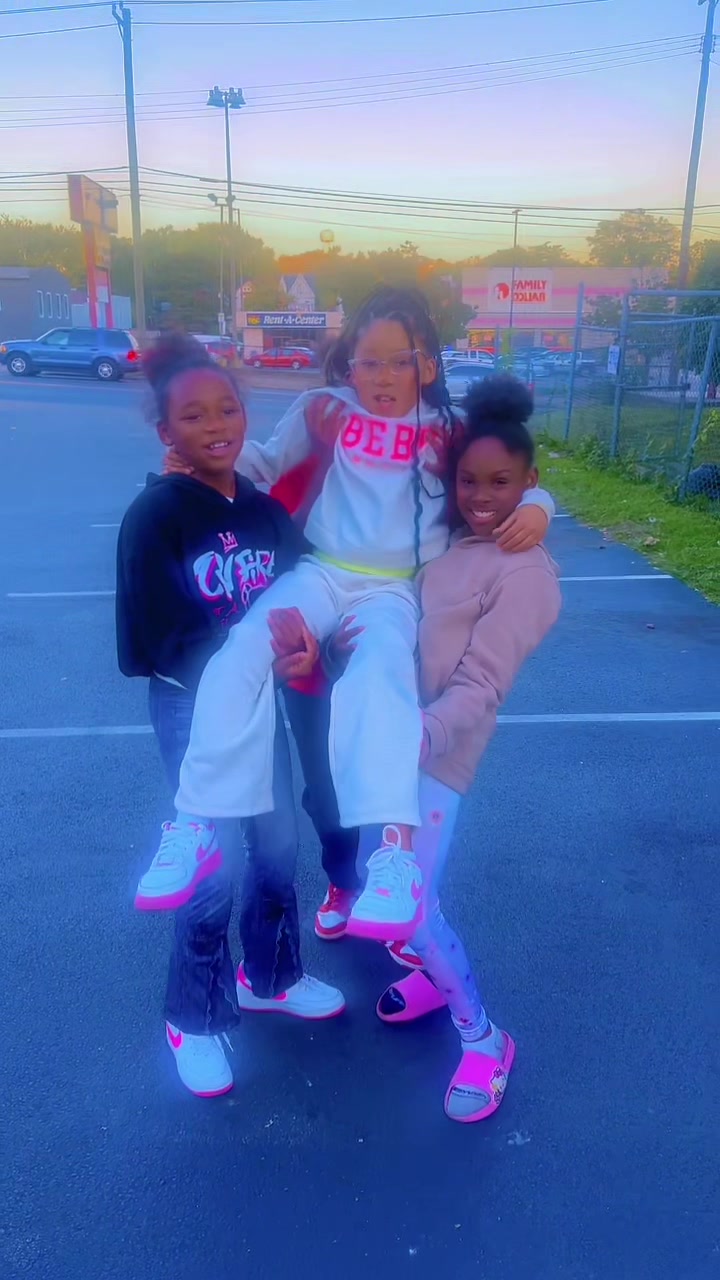 @Jahari +💅 Queen
