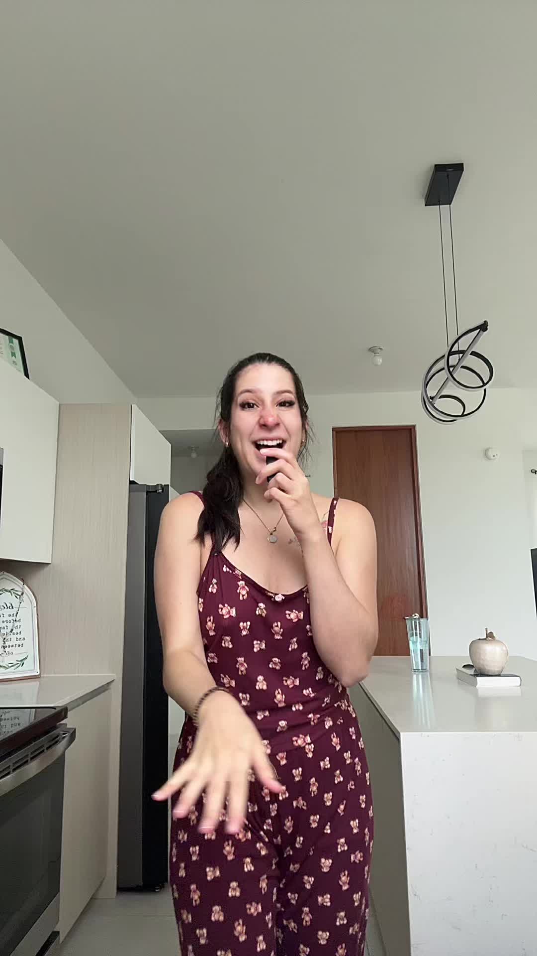 @labuenaamanda