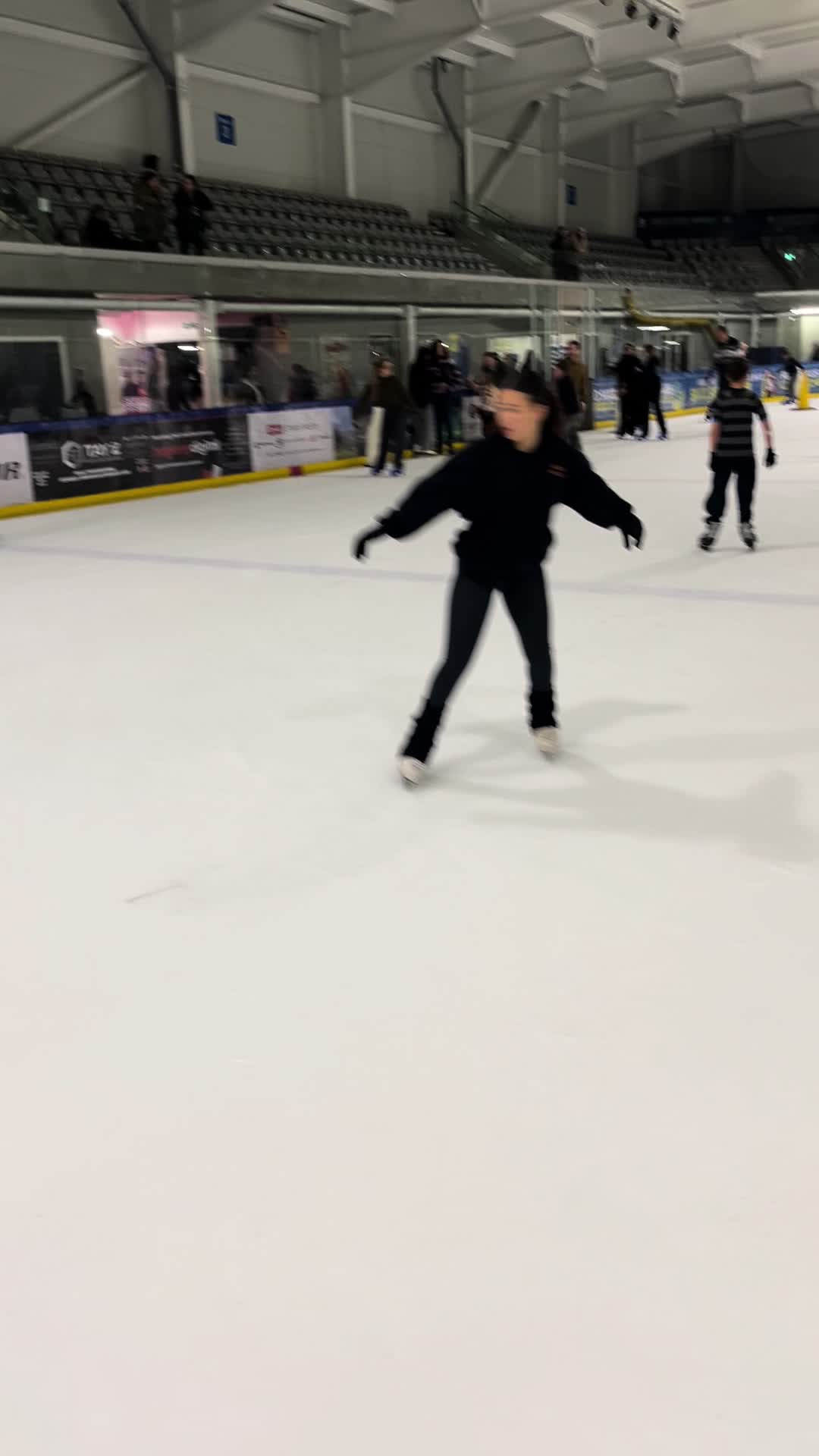 @Lucy ⛸️🤍