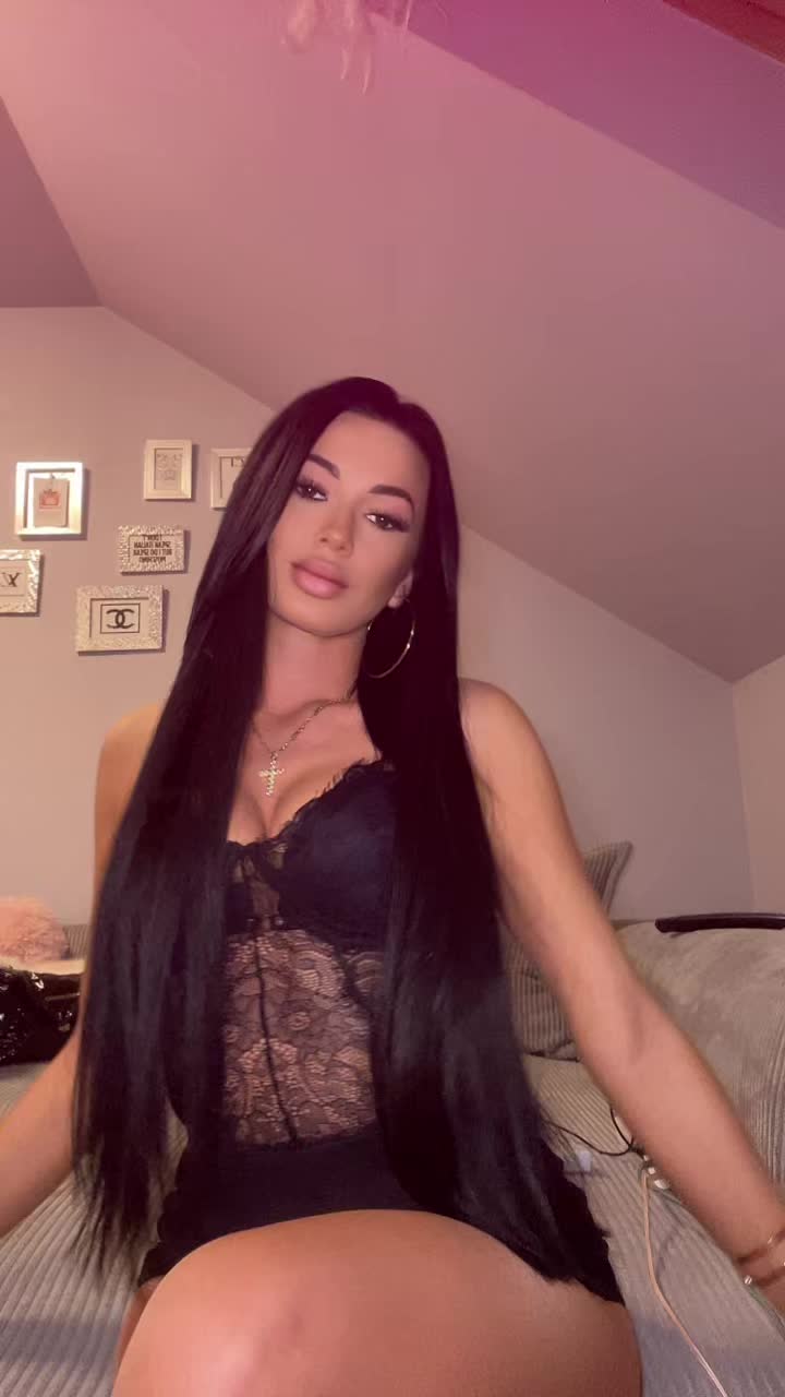 @✨𝐄𝐬𝐳𝐭𝐞𝐫✨