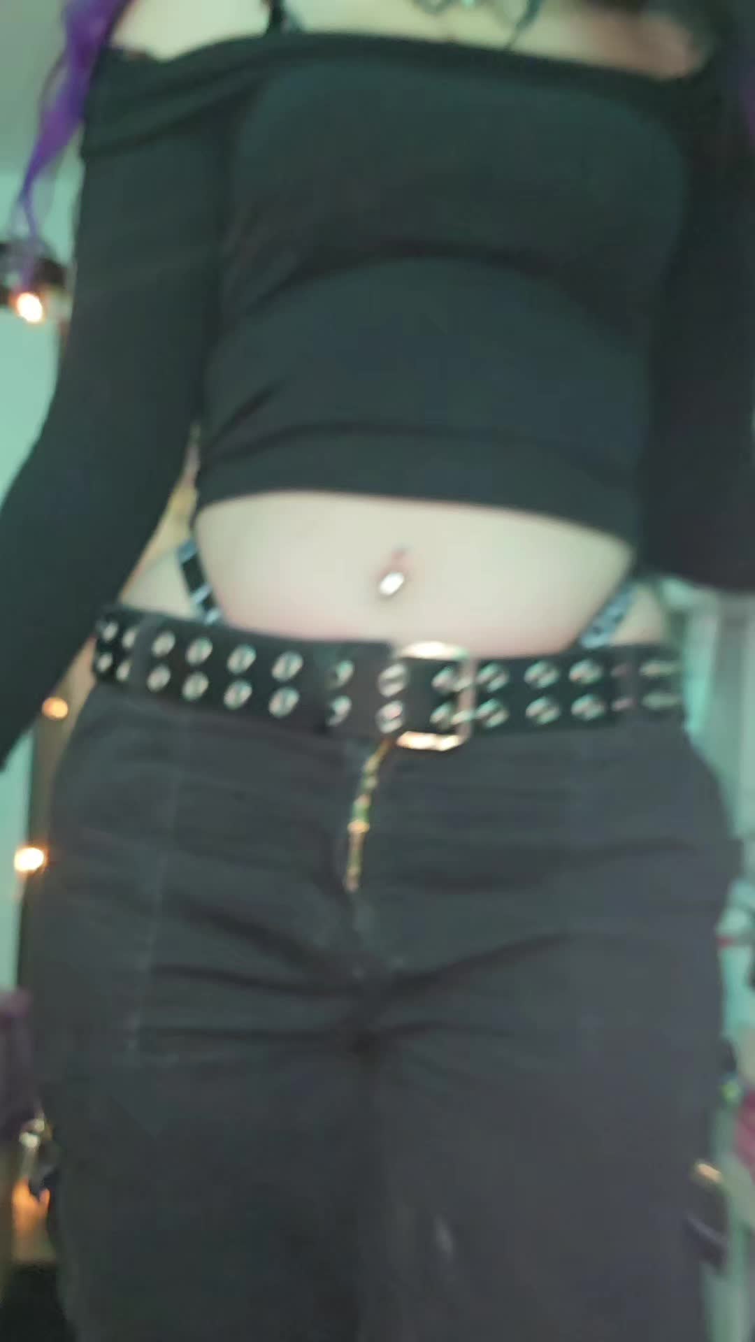 @𝑘𝑢𝑟𝑜𝑚𝑖🧚&zwj;♀️🔮