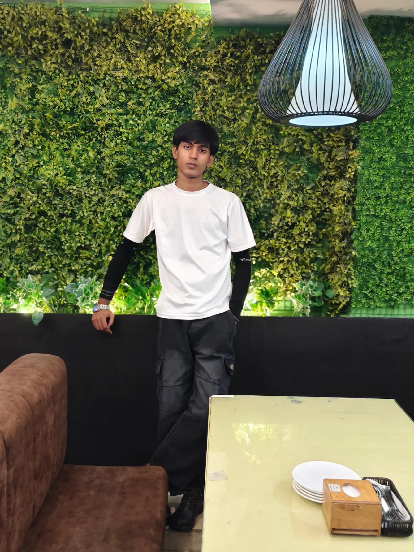 @ANISH SHEIKH 👑