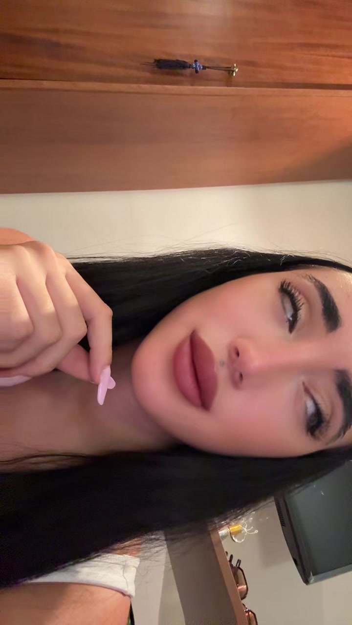 @𝓛𝓮𝓼𝓼𝔂🖤