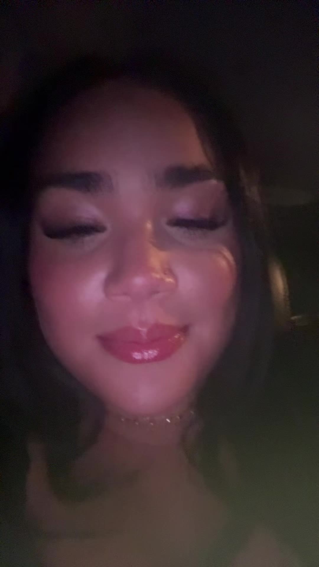 @hoyouisathot
