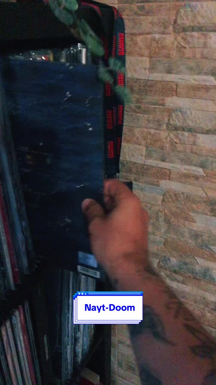 @VinylVibes