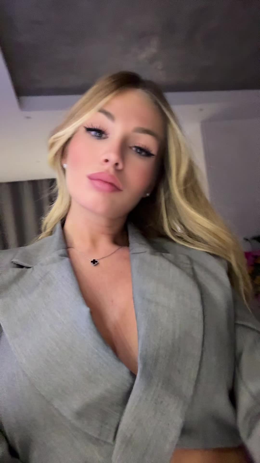 @𝐴𝑉🍒