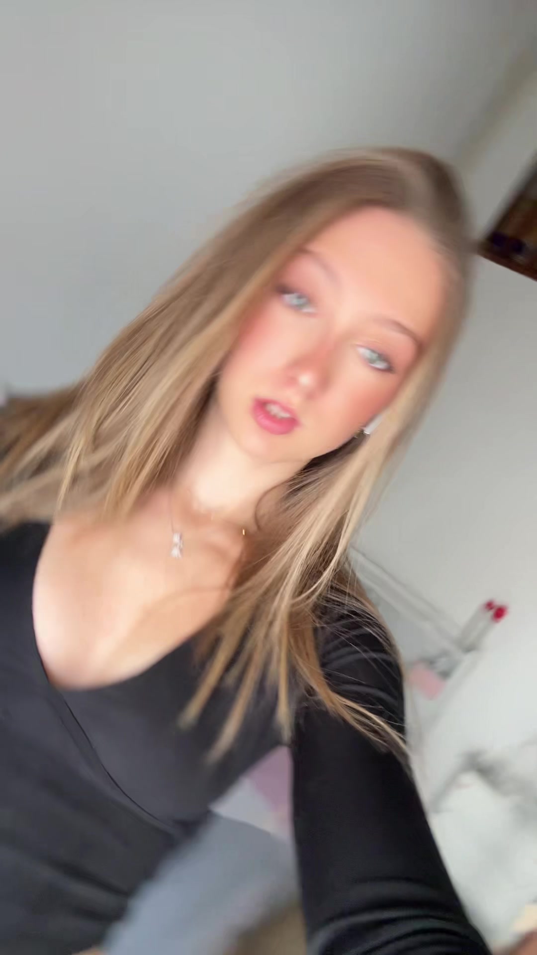 @🐝