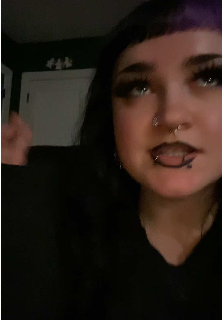 @Luna Lugosi🦇