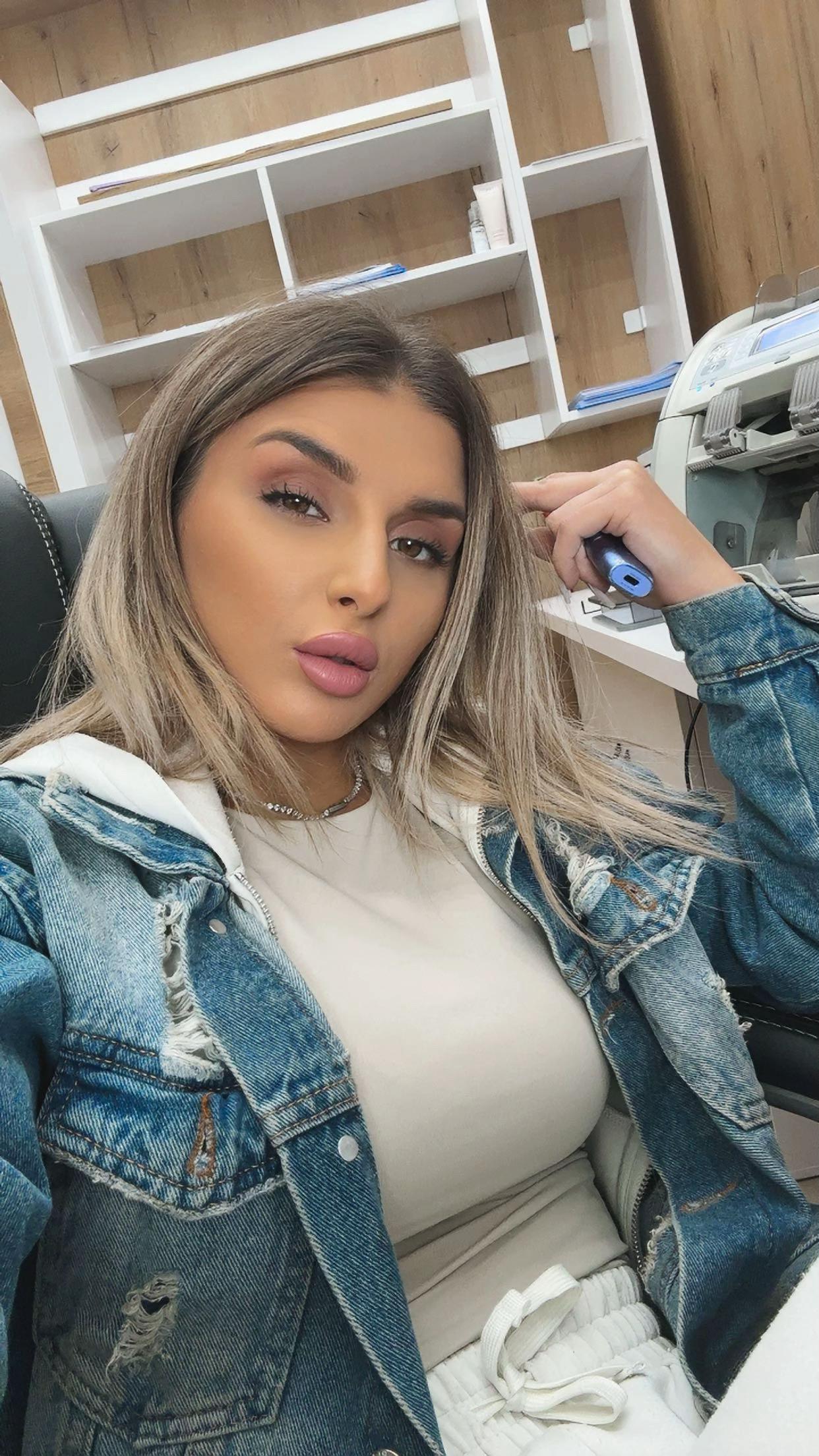 @ariiana🍬