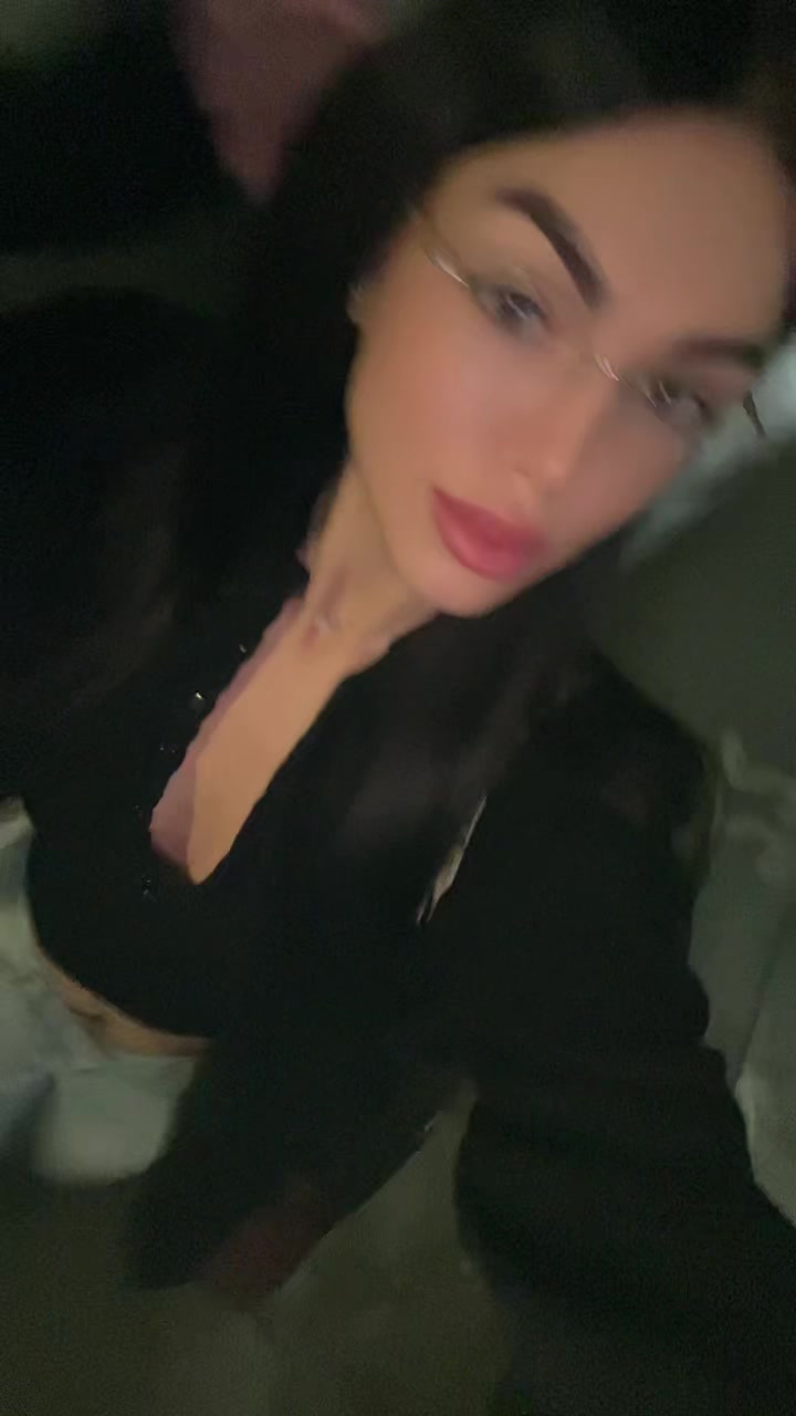 @adelyinna