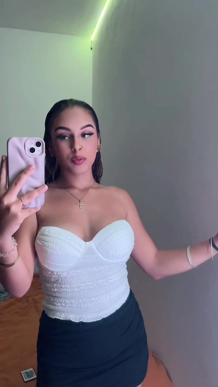 @𝟑𝟐 🧚🏼&zwj;♀️