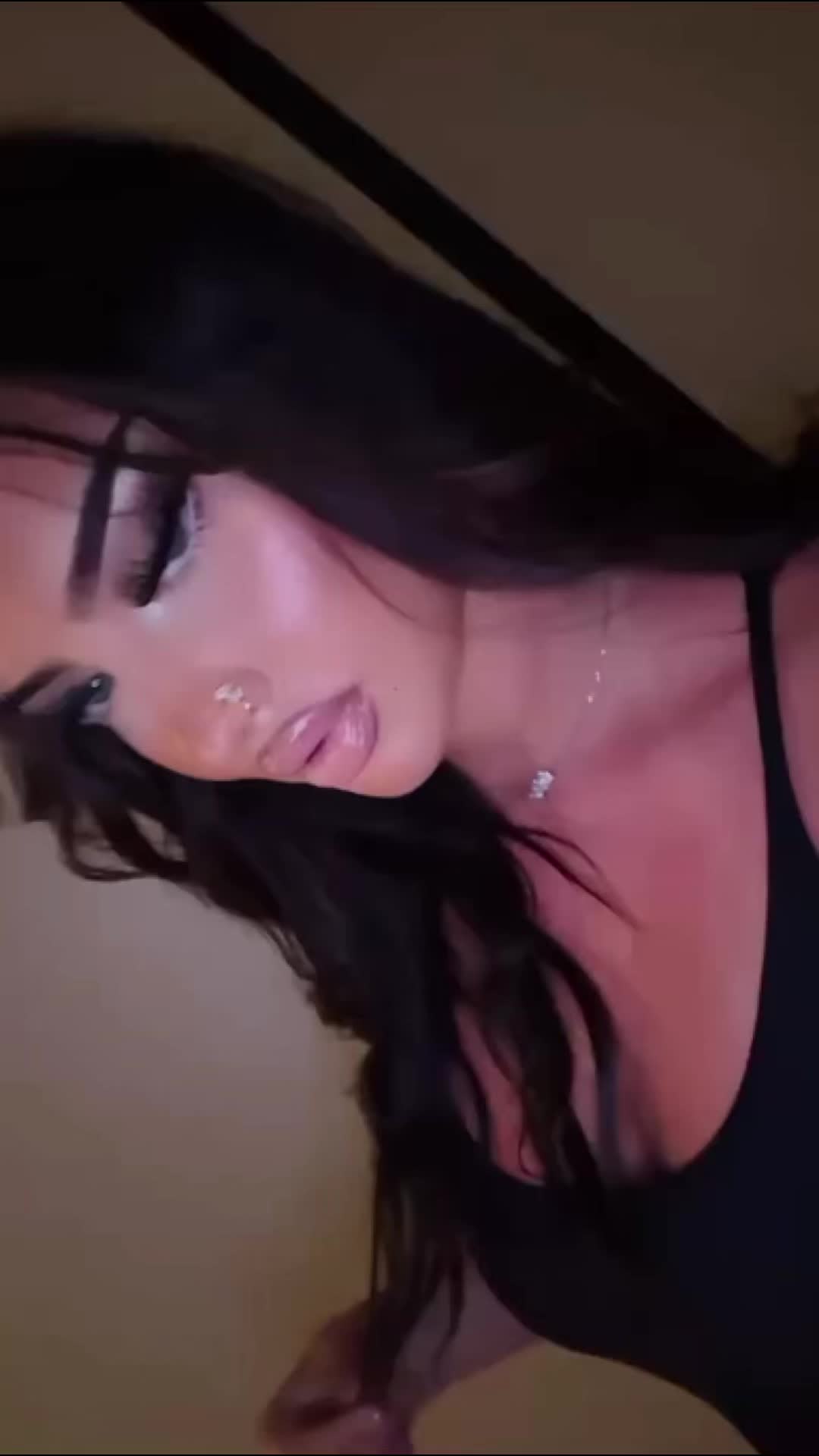 @🫦