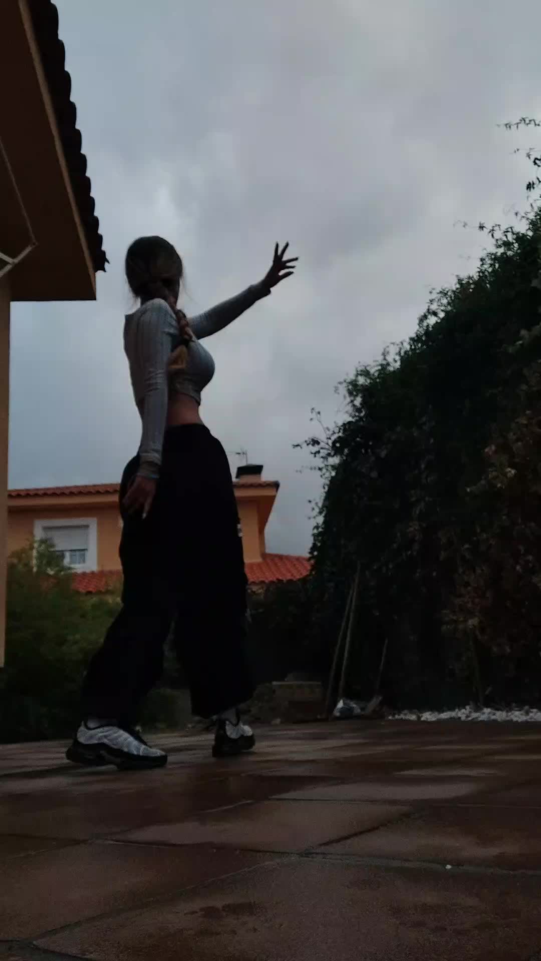 @𝔰𝔞𝔯𝔞🦋