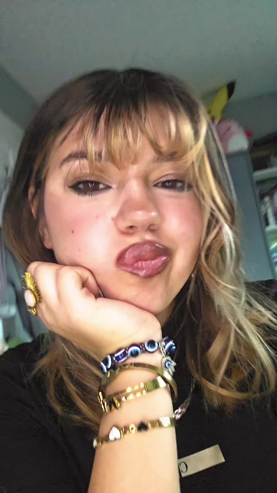 @Lari <3