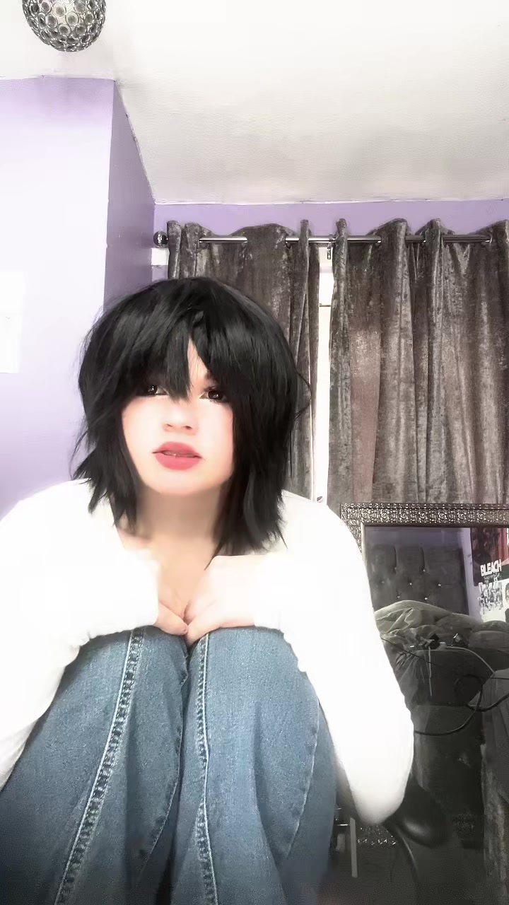@Follow @gloomy.mour