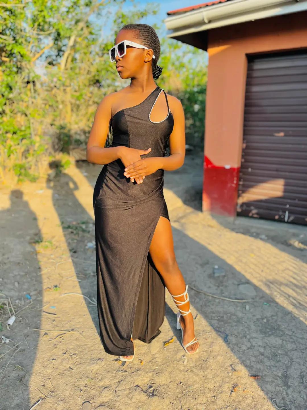 @unathi-27.