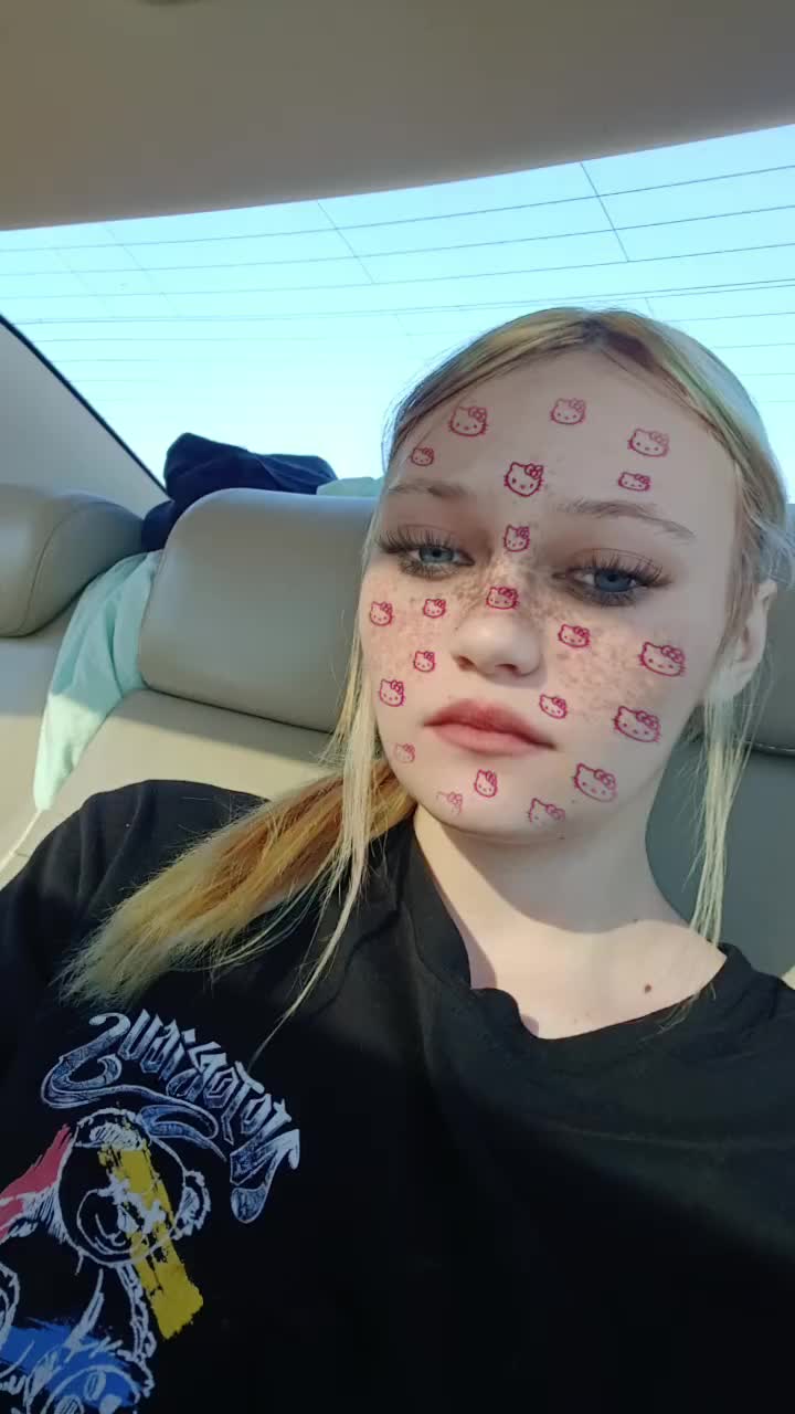 @mika 𖣂
