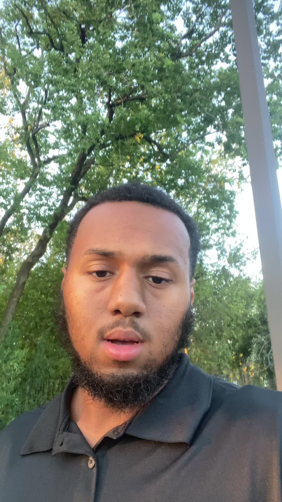 @🦍