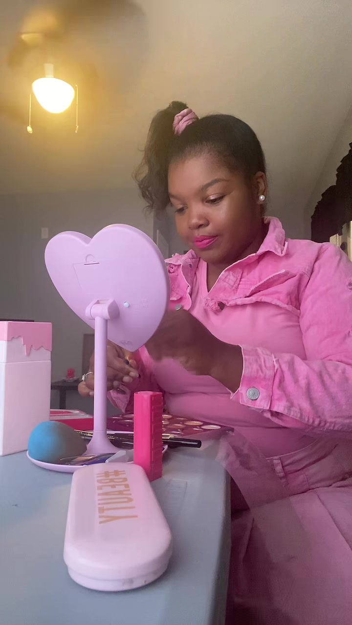 @TheeShanaeMarie