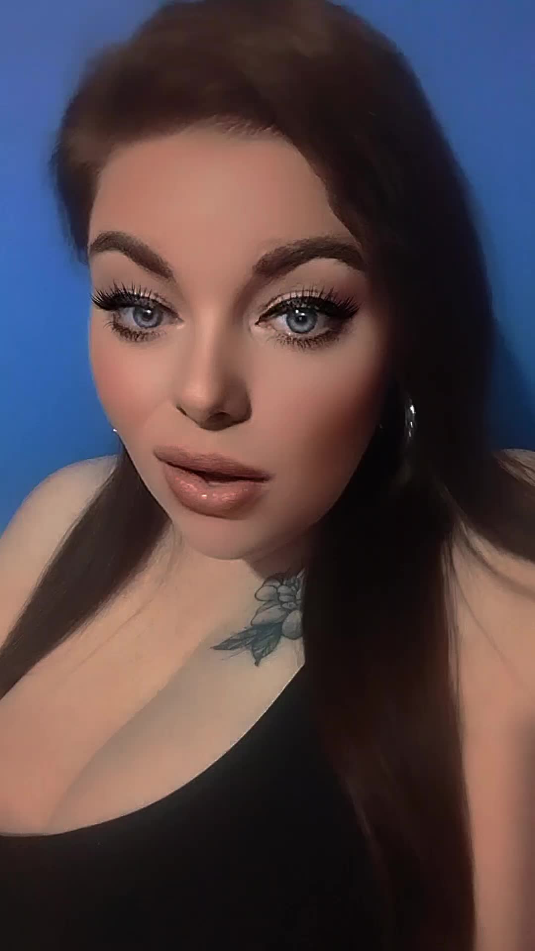 @🍒𝒮𝒽𝒶𝓃𝒶 ~𝓁o𝓊𝒾𝓈𝑒🍒