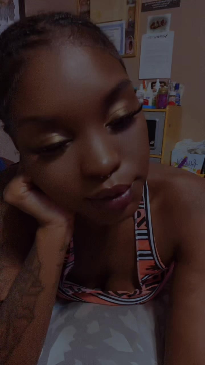 @QueenD🌈♉️