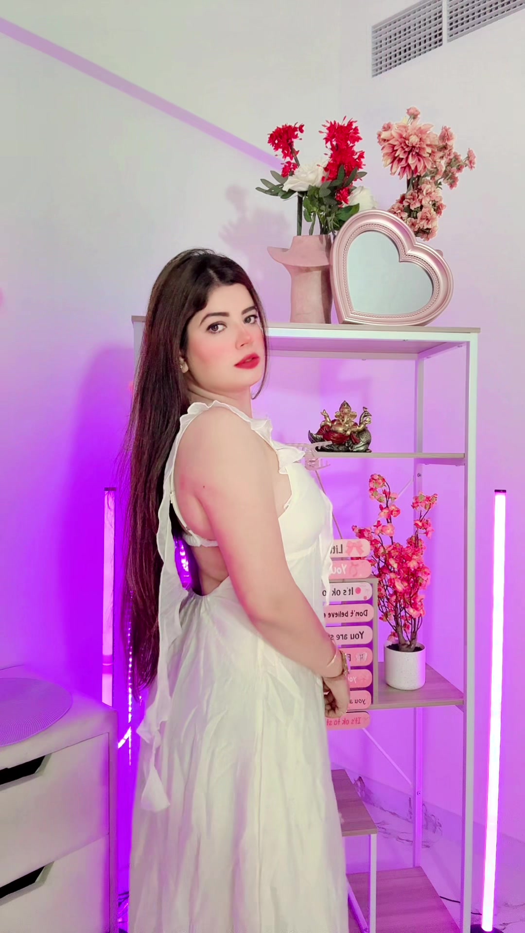 @Ayesha 🇮🇳🇨🇦
