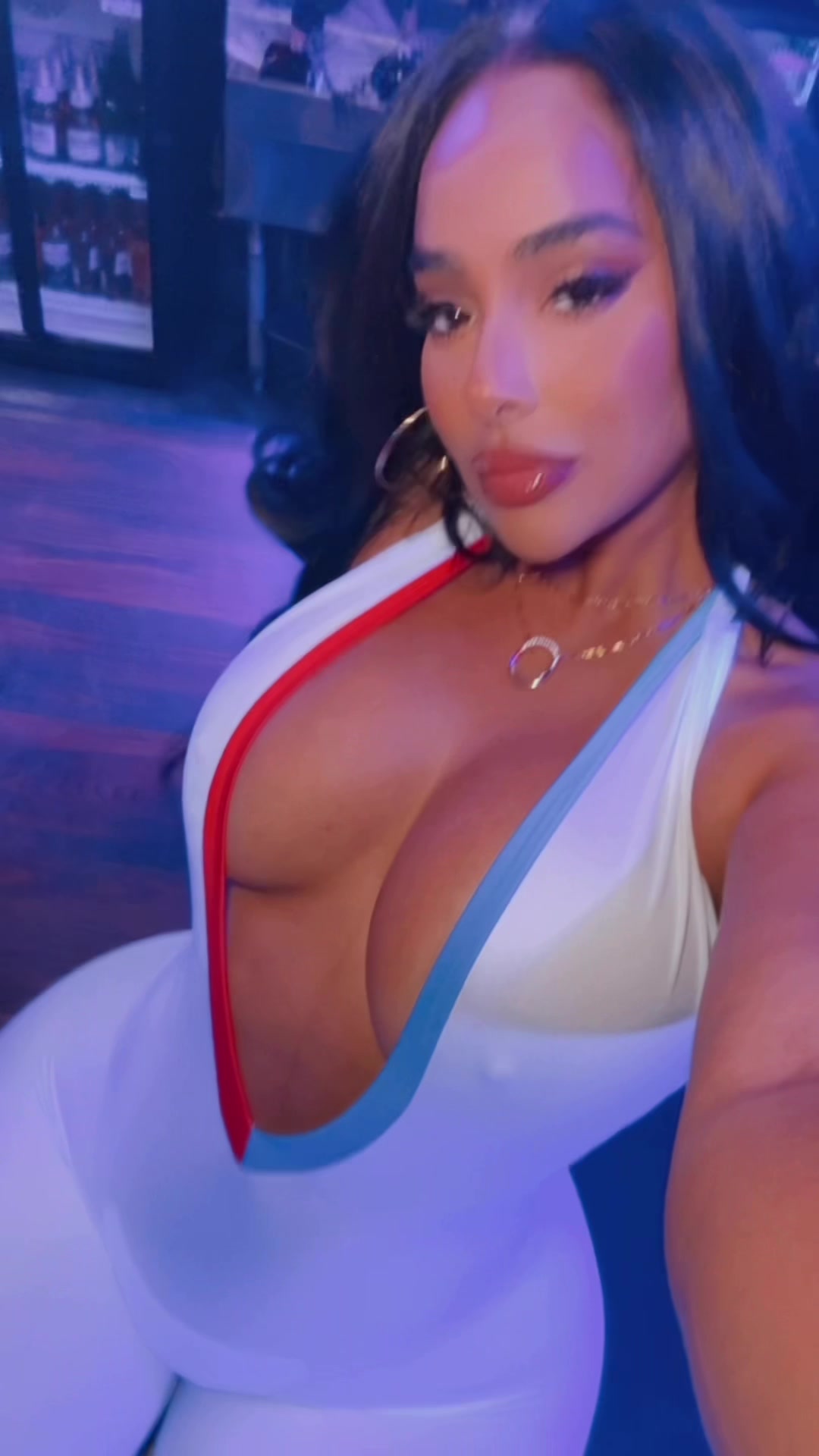 Certified Banger: Ayisha Diaz, image size:1080x1920