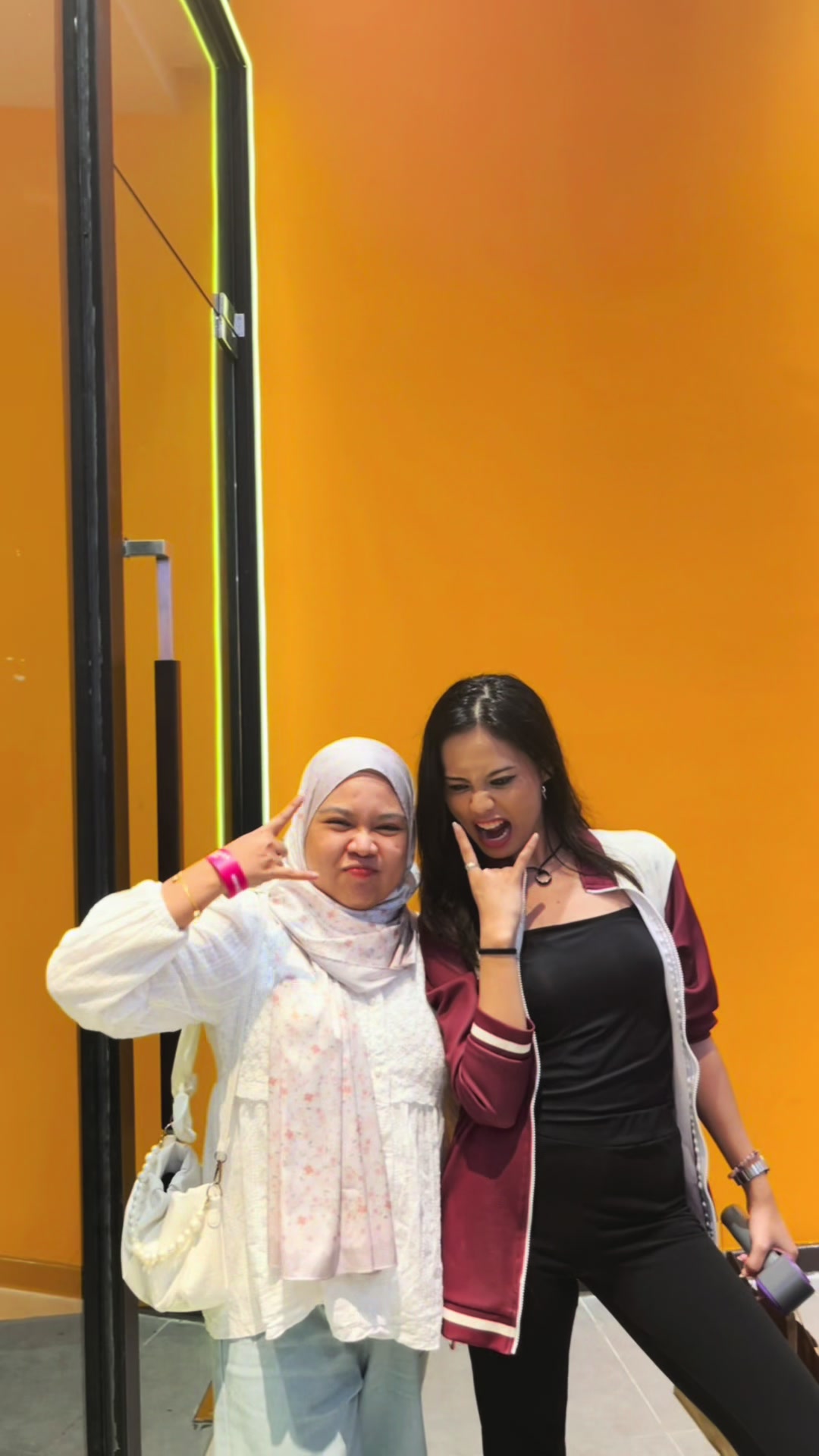 @n.aainn