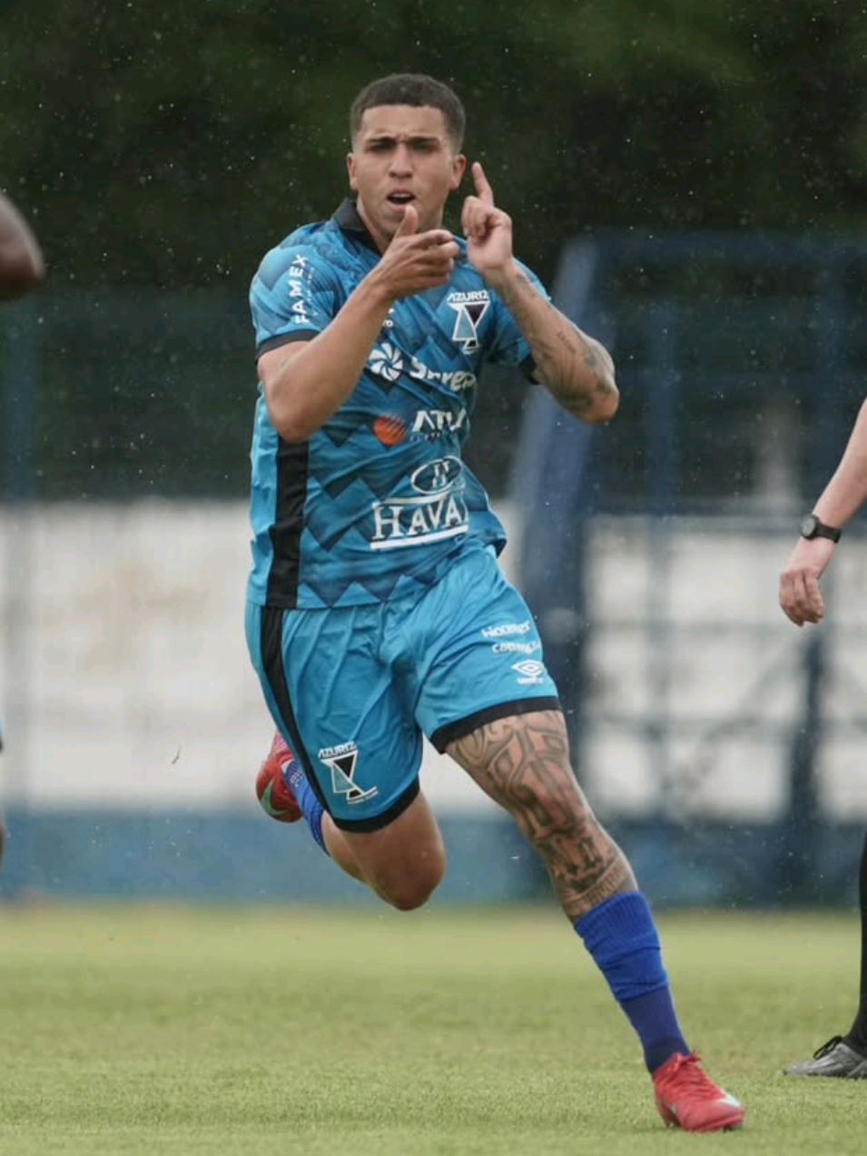 @AZURIZ MIL GRAU