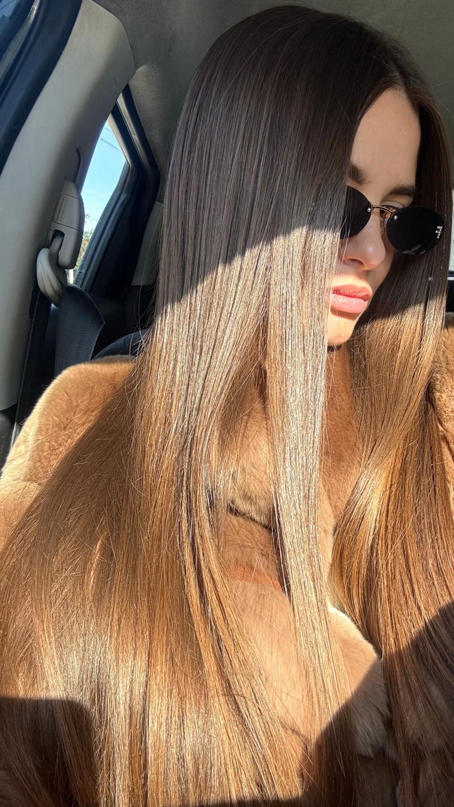 @𝐇