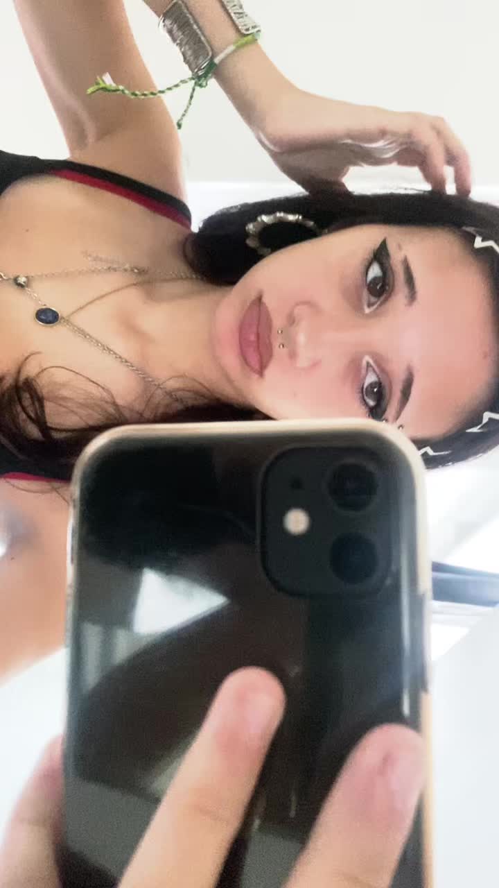 @𖣂