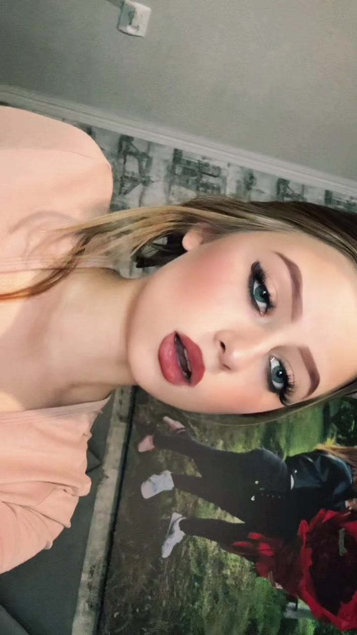 @Lili&agrave;na szem&eacute;lyesen🐆😝