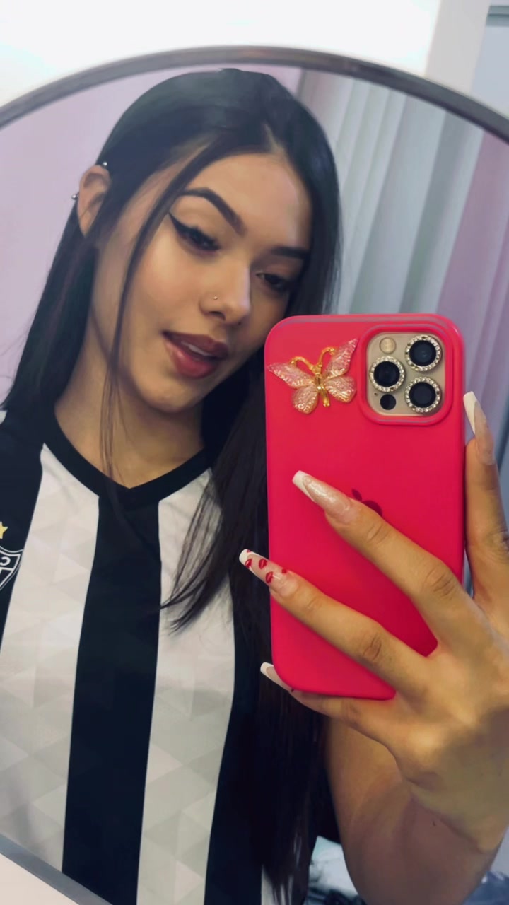 @Thayssa__