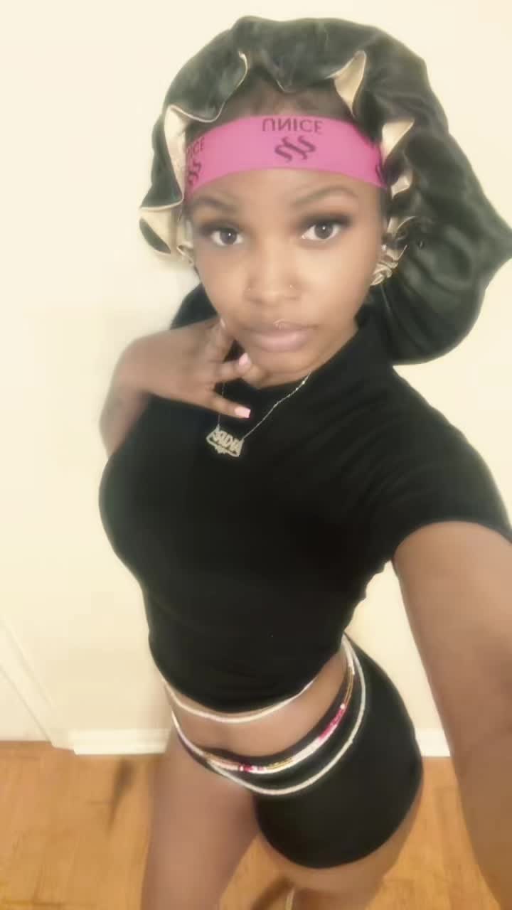 @_.GirlBratt