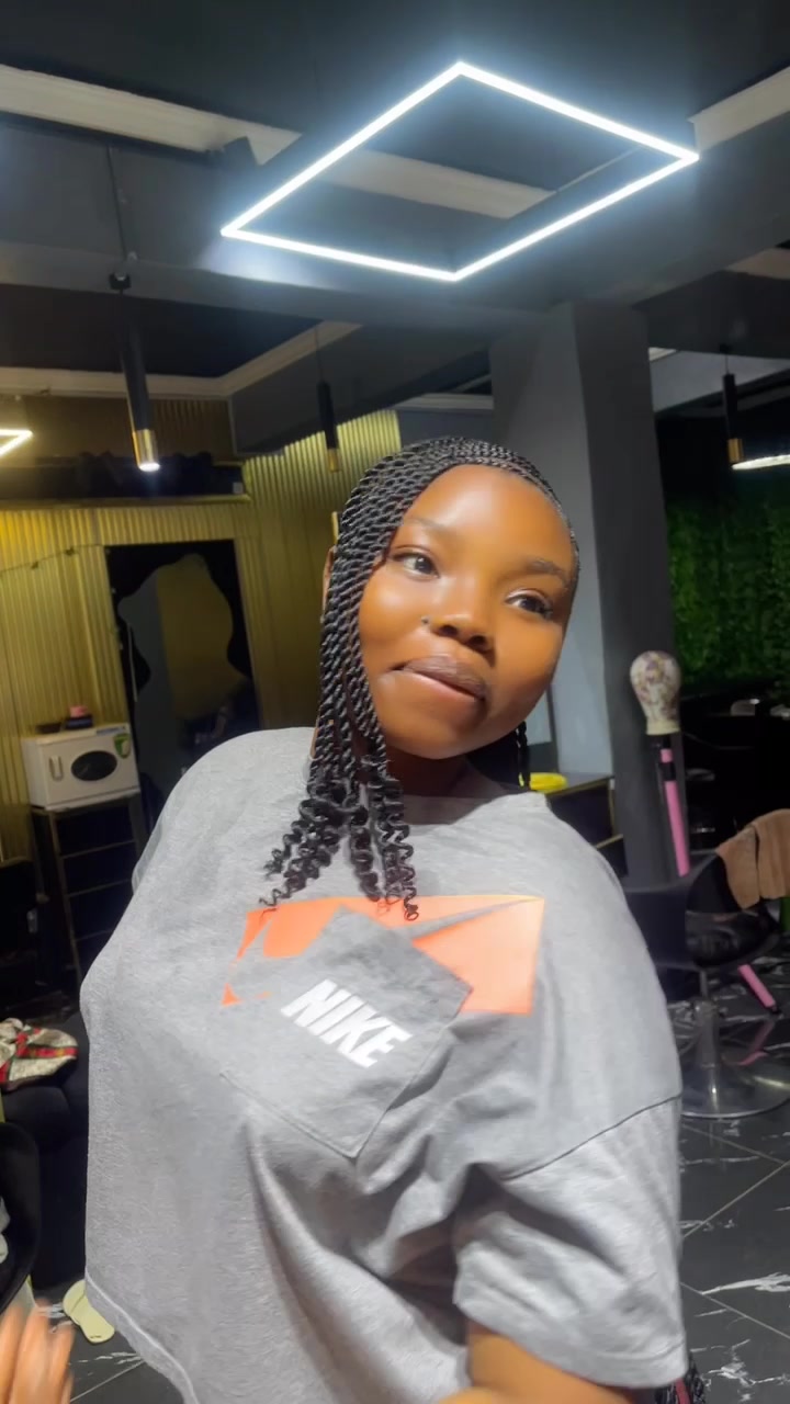 @Unisex saloon In Isolo