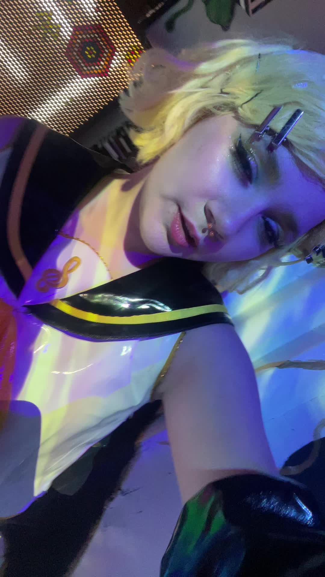 @Bee