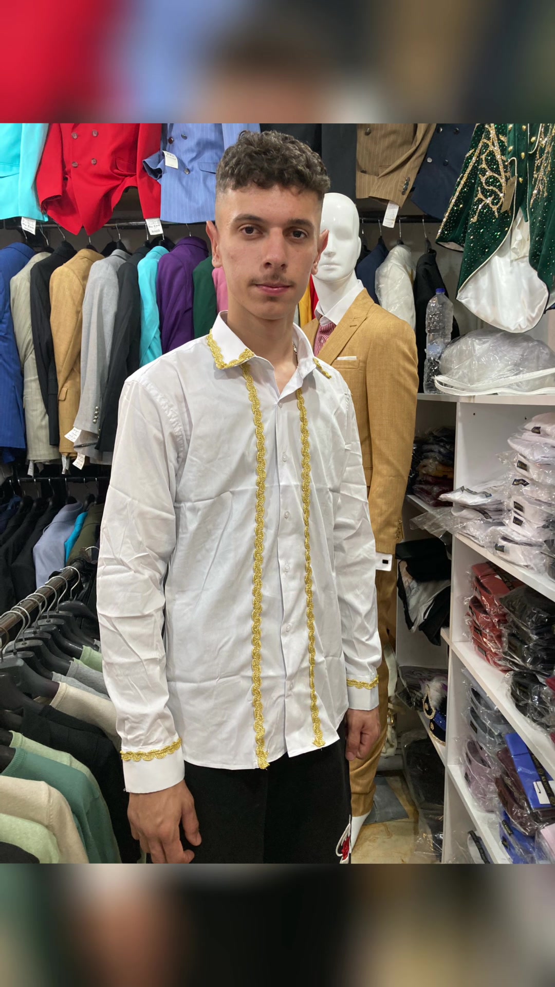 @ShOfficial. 👗👔