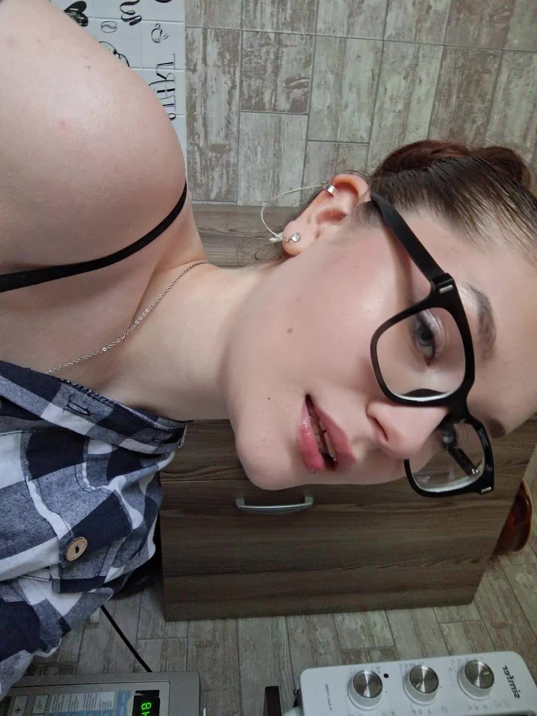 @вроде Вика зовут