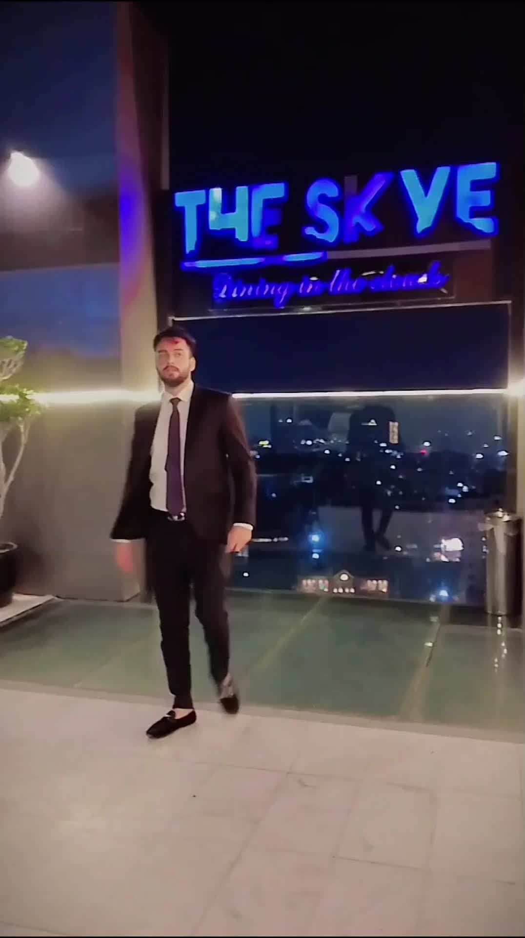 @لاریب خا ن🥀